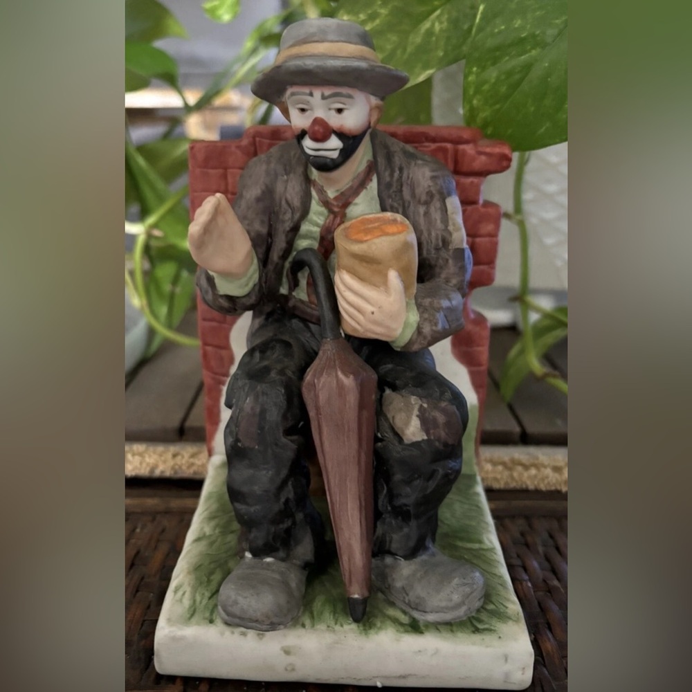 Emmett Kelly Jr Flambro Clown Figurine Porcelain 7x4" Brown Bag Umbrella